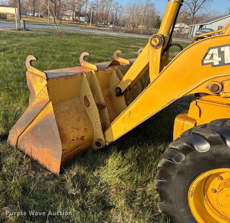 image for item DT0002 2004 John Deere 410G backhoe