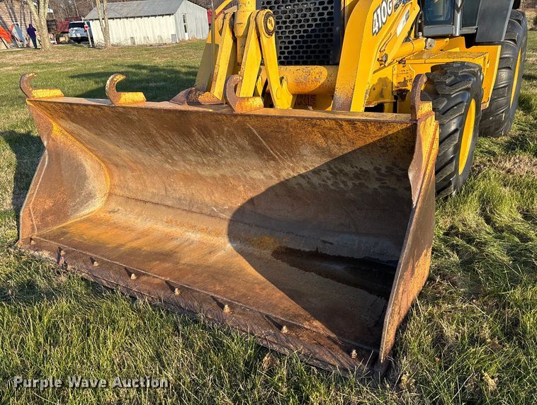 image for item DT0002 2004 John Deere 410G backhoe