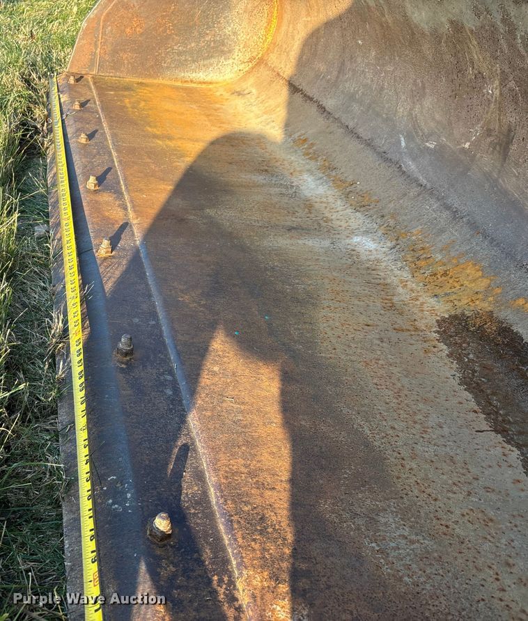 image for item DT0002 2004 John Deere 410G backhoe