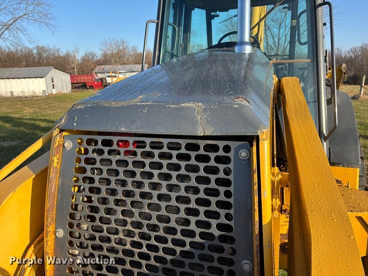 image for item DT0002 2004 John Deere 410G backhoe