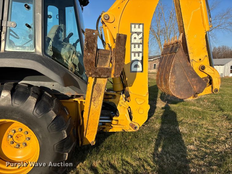 image for item DT0002 2004 John Deere 410G backhoe