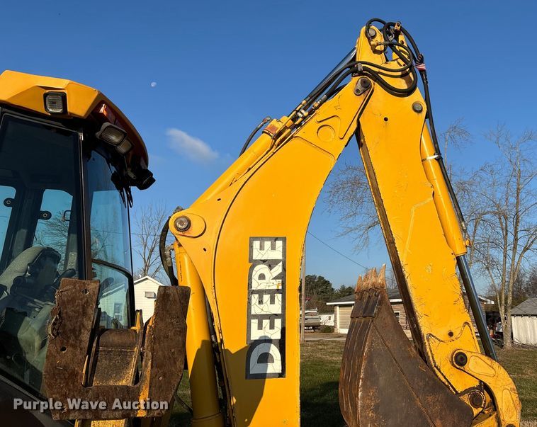 image for item DT0002 2004 John Deere 410G backhoe