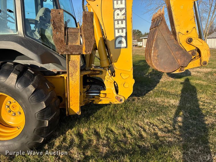 image for item DT0002 2004 John Deere 410G backhoe