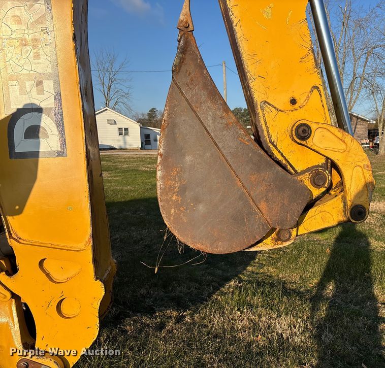 image for item DT0002 2004 John Deere 410G backhoe
