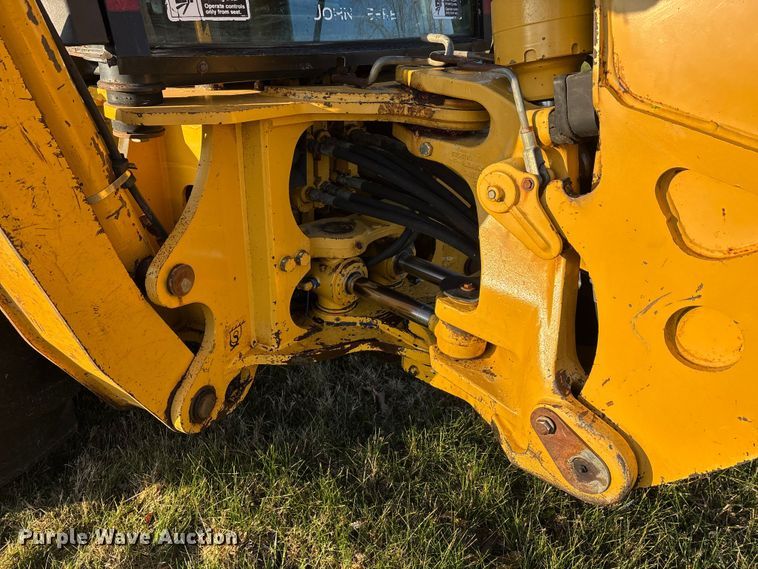 image for item DT0002 2004 John Deere 410G backhoe