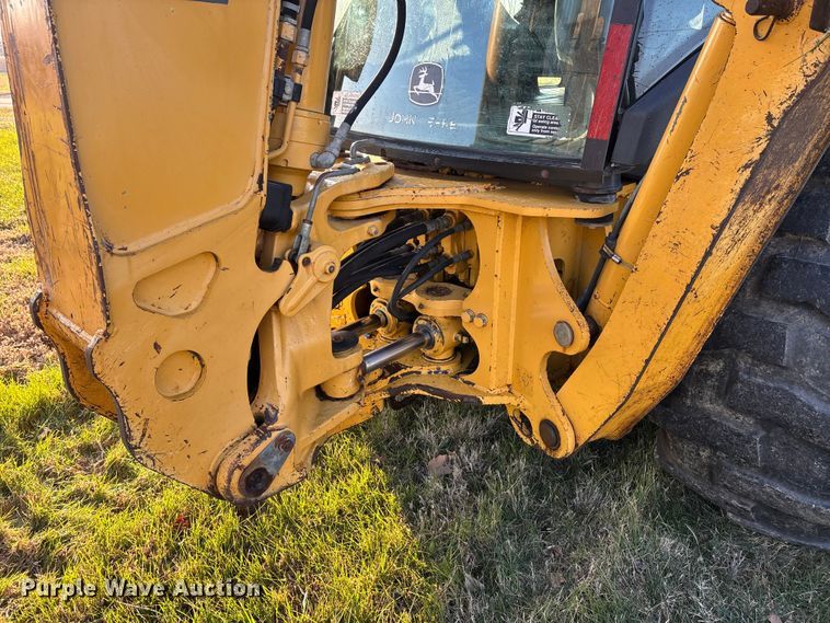 image for item DT0002 2004 John Deere 410G backhoe