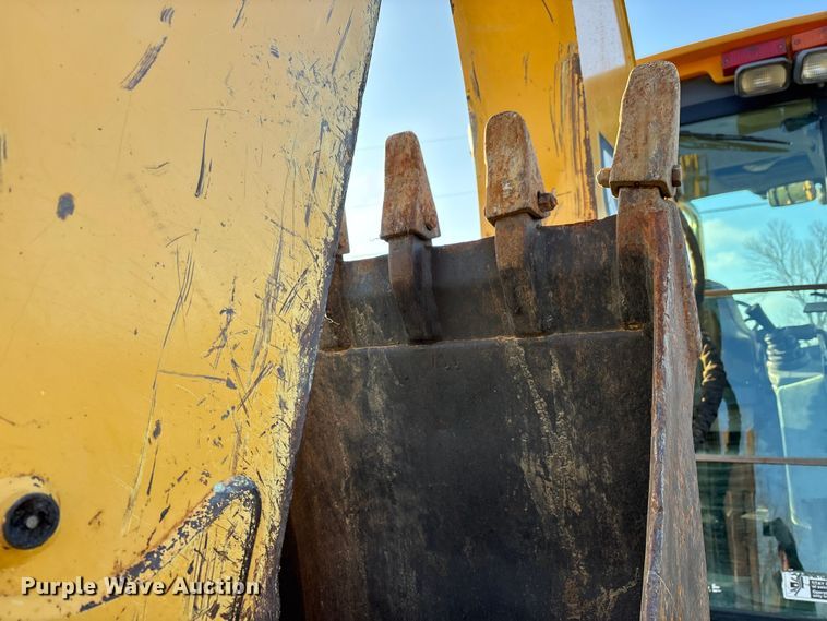 image for item DT0002 2004 John Deere 410G backhoe