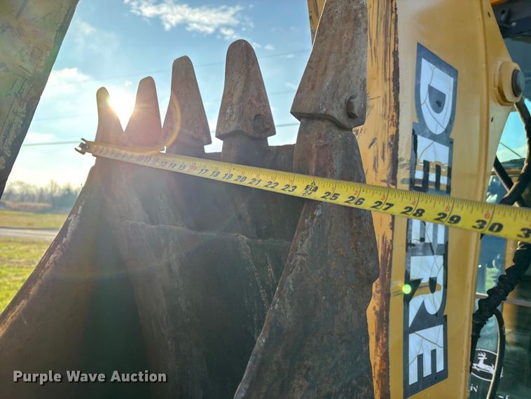 image for item DT0002 2004 John Deere 410G backhoe