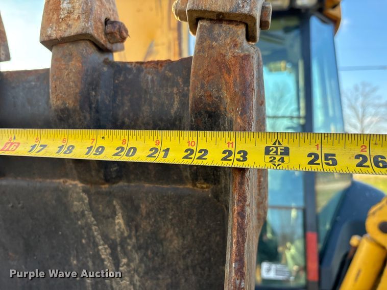 image for item DT0002 2004 John Deere 410G backhoe