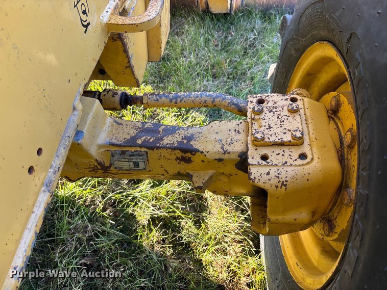 image for item DT0002 2004 John Deere 410G backhoe