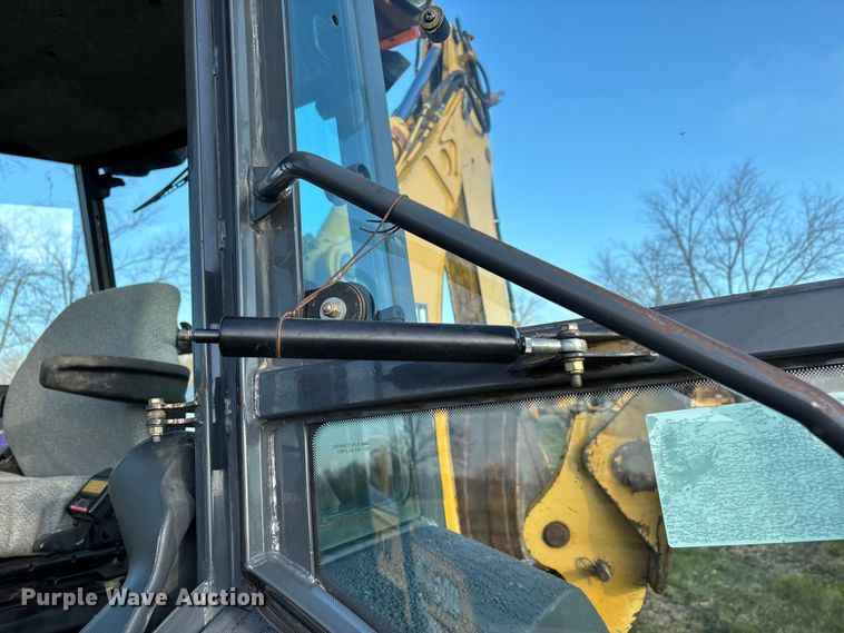 image for item DT0002 2004 John Deere 410G backhoe