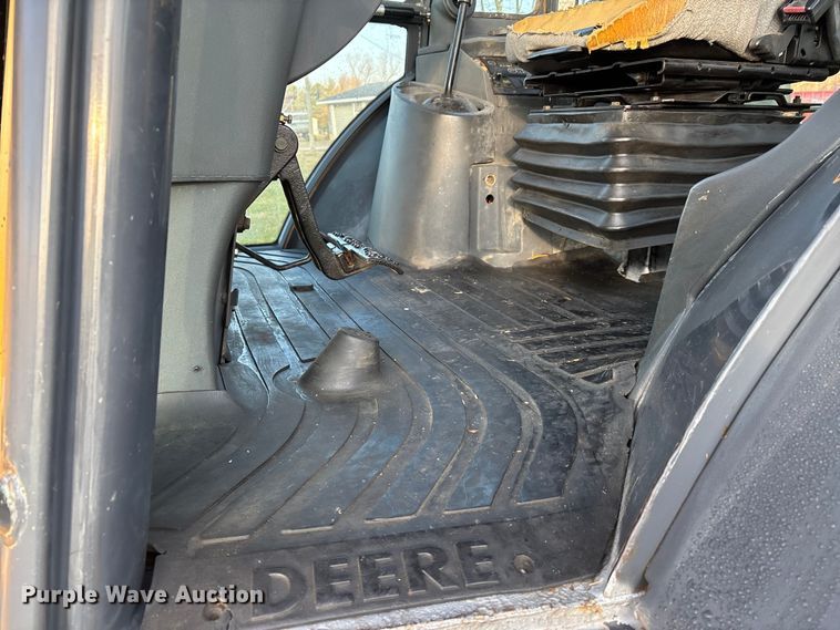 image for item DT0002 2004 John Deere 410G backhoe