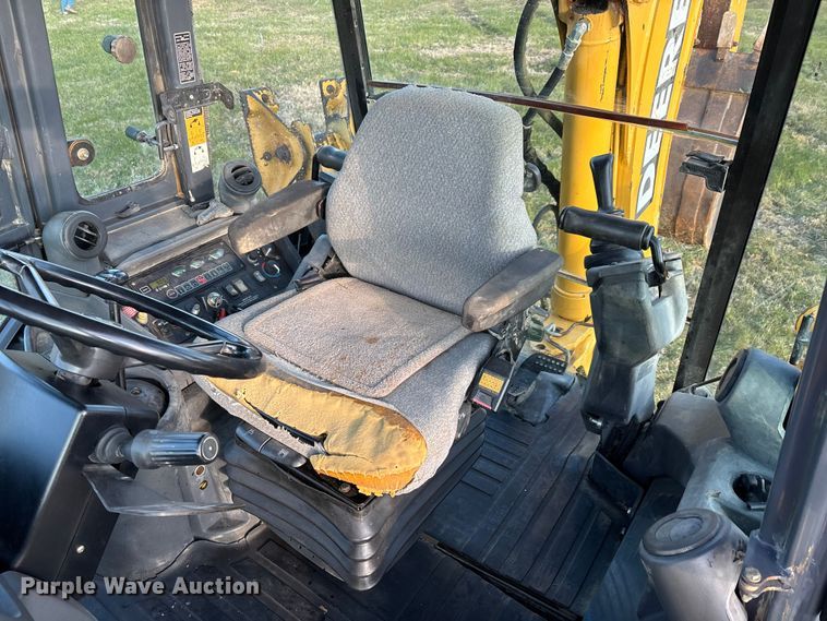 image for item DT0002 2004 John Deere 410G backhoe
