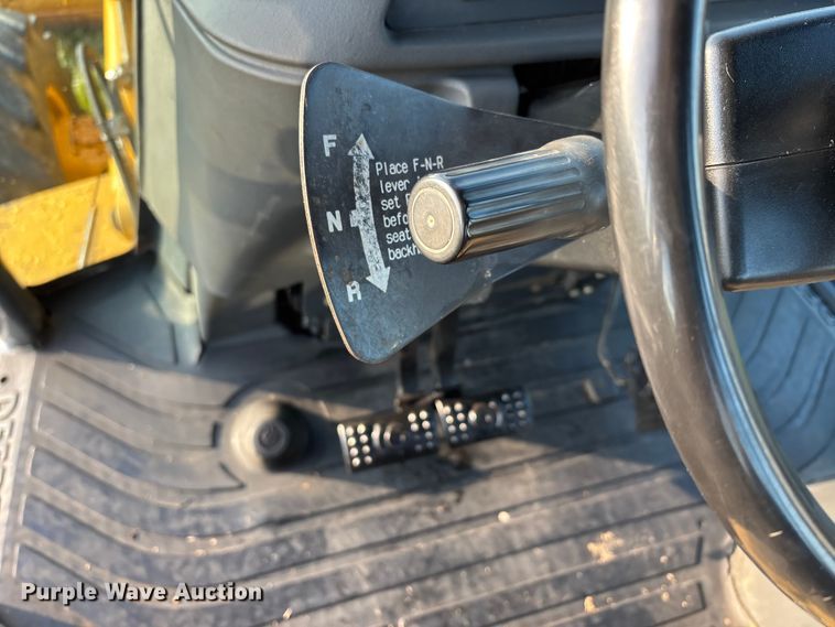 image for item DT0002 2004 John Deere 410G backhoe