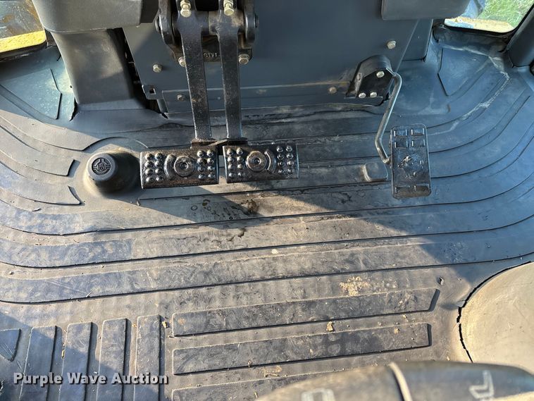 image for item DT0002 2004 John Deere 410G backhoe