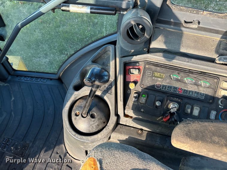 image for item DT0002 2004 John Deere 410G backhoe