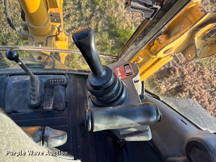 image for item DT0002 2004 John Deere 410G backhoe