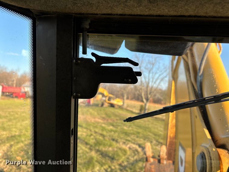 image for item DT0002 2004 John Deere 410G backhoe