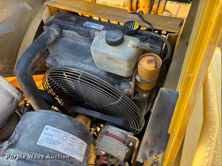 image for item DT0002 2004 John Deere 410G backhoe