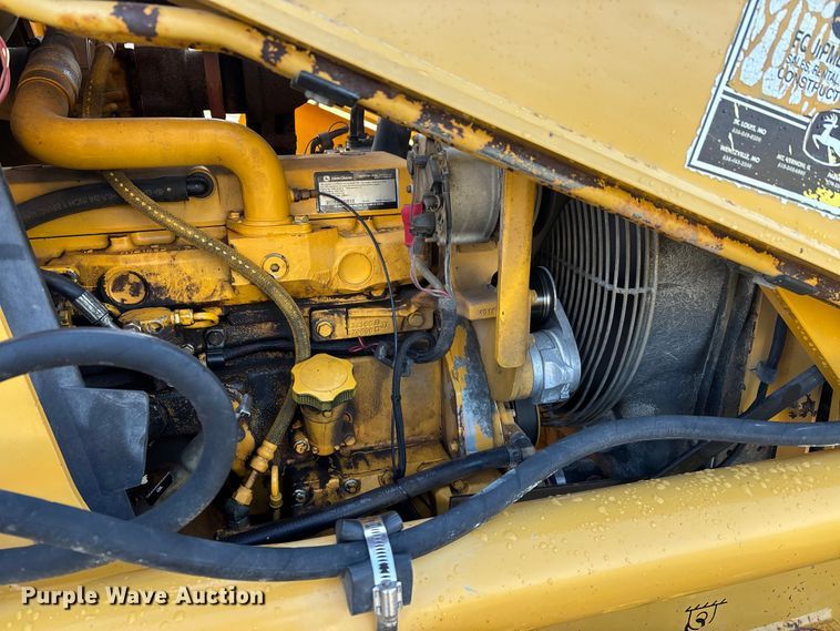 image for item DT0002 2004 John Deere 410G backhoe