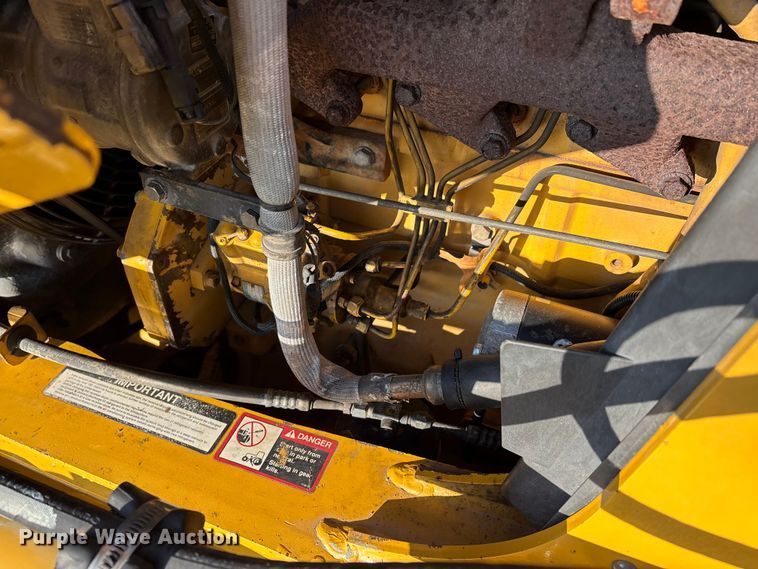 image for item DT0002 2004 John Deere 410G backhoe