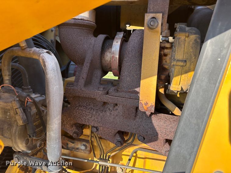 image for item DT0002 2004 John Deere 410G backhoe