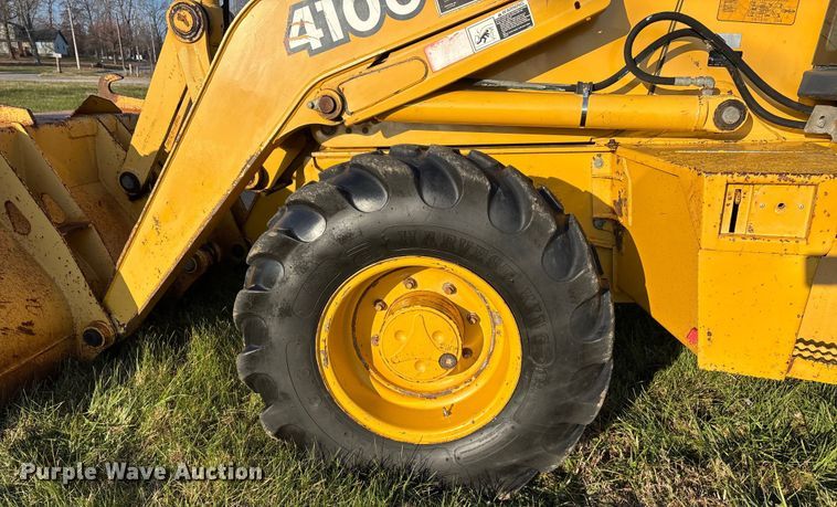 image for item DT0002 2004 John Deere 410G backhoe
