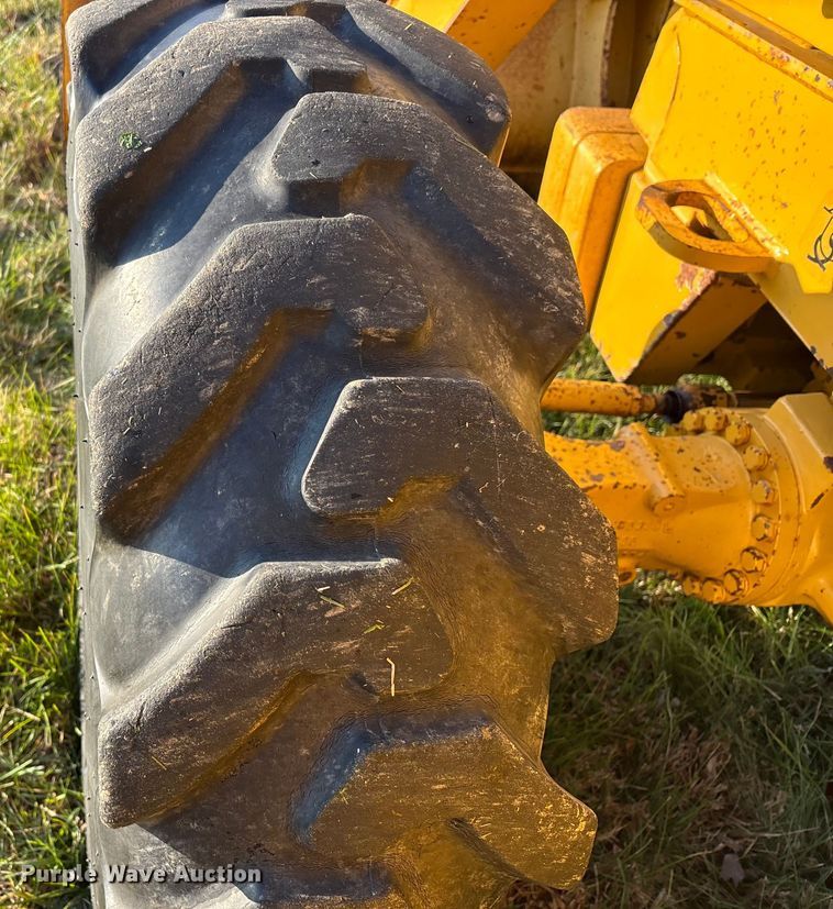 image for item DT0002 2004 John Deere 410G backhoe