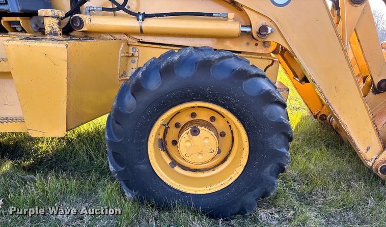 image for item DT0002 2004 John Deere 410G backhoe