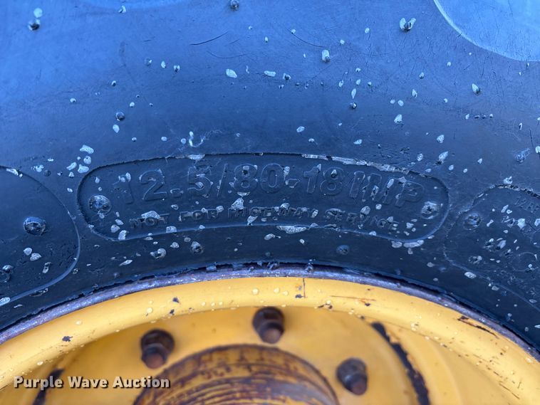 image for item DT0002 2004 John Deere 410G backhoe