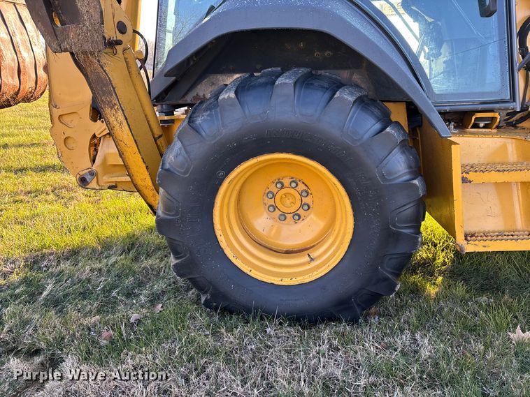 image for item DT0002 2004 John Deere 410G backhoe