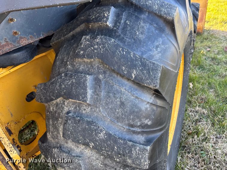 image for item DT0002 2004 John Deere 410G backhoe