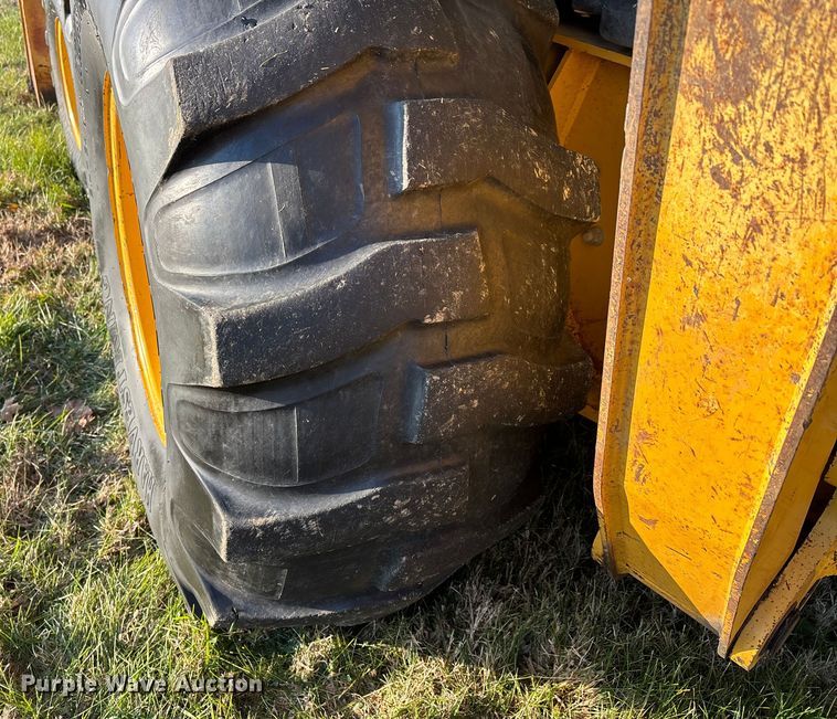 image for item DT0002 2004 John Deere 410G backhoe