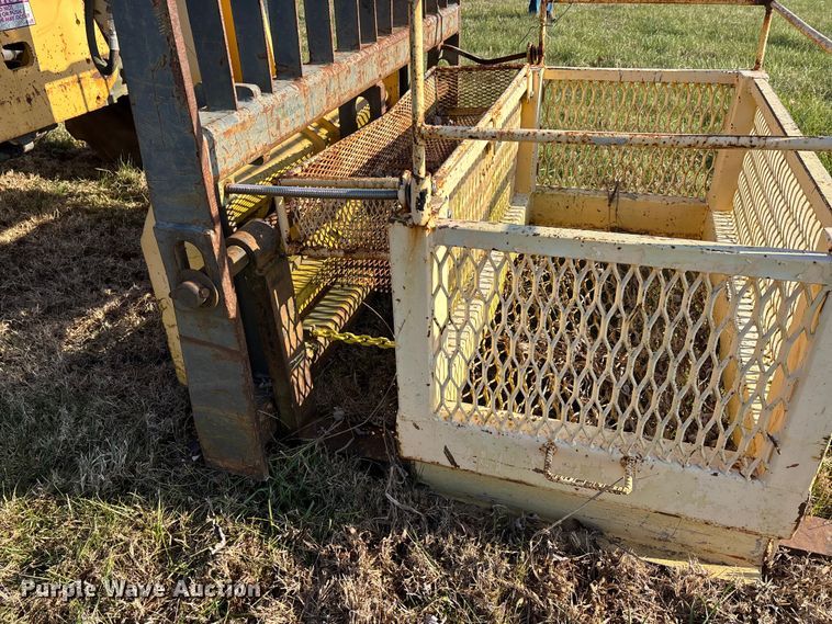 image for item DT0004 1998 Gehl DL-6H 40 telehandler