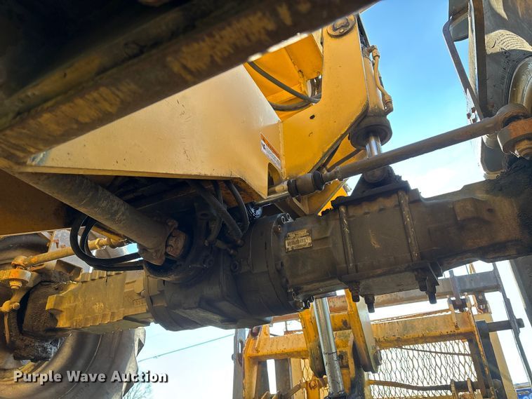 image for item DT0004 1998 Gehl DL-6H 40 telehandler