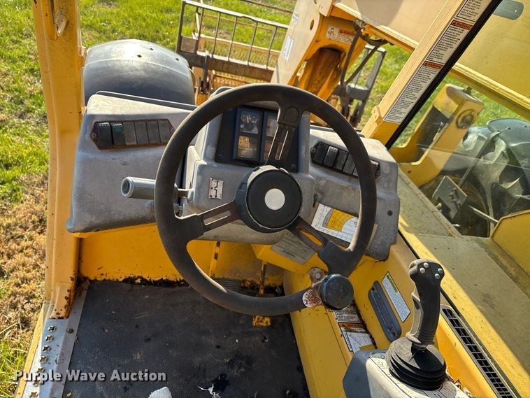 image for item DT0004 1998 Gehl DL-6H 40 telehandler