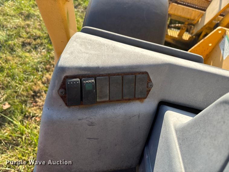 image for item DT0004 1998 Gehl DL-6H 40 telehandler