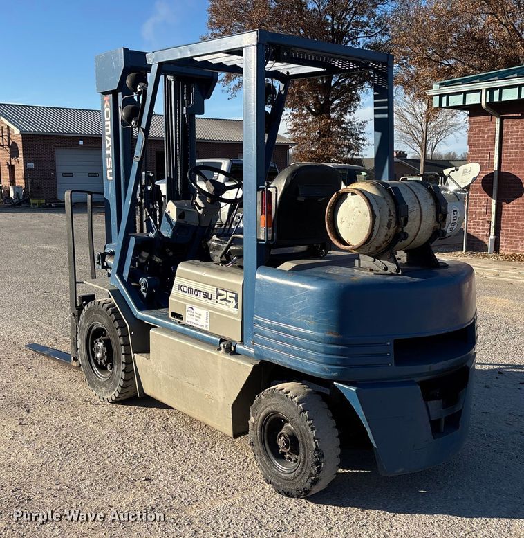 image for item DT0009 Komatsu FG25T 11 forklift