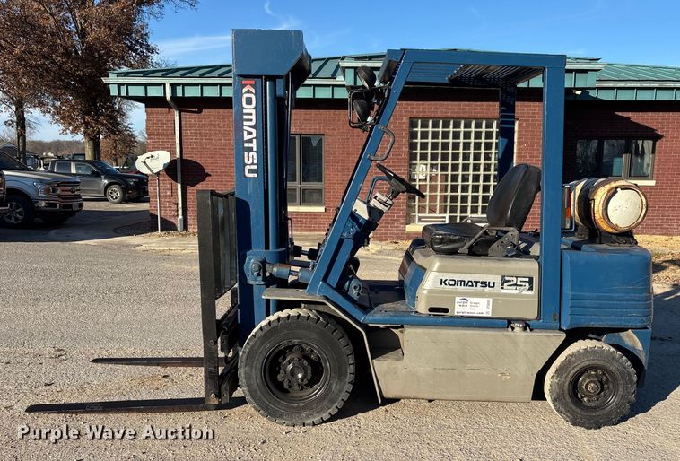 image for item DT0009 Komatsu FG25T 11 forklift