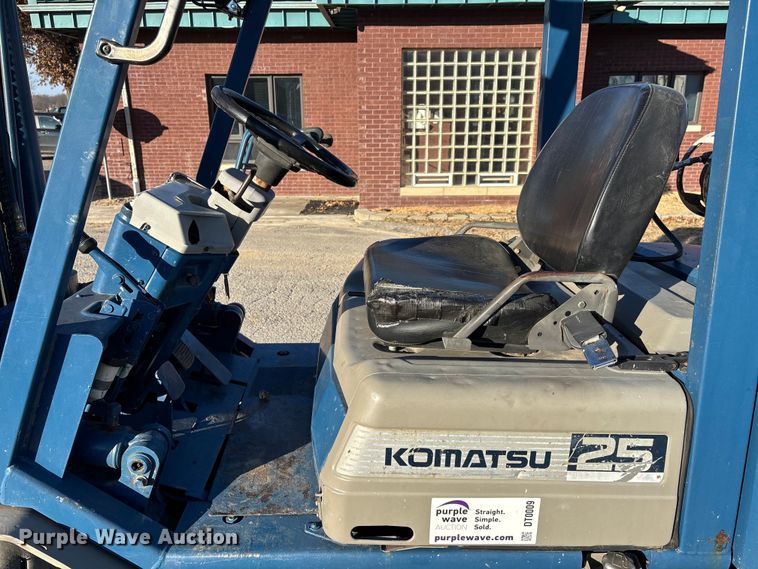 image for item DT0009 Komatsu FG25T 11 forklift