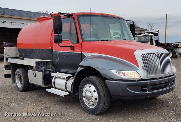 image for item DT0777 2007 International MA025 vacuum truck