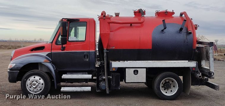 image for item DT0777 2007 International MA025 vacuum truck