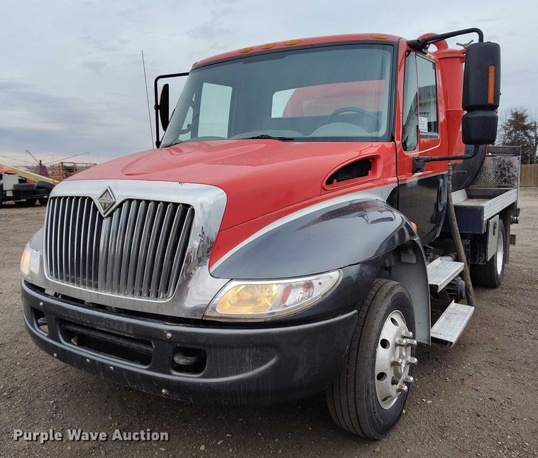image for item DT0777 2007 International MA025 vacuum truck
