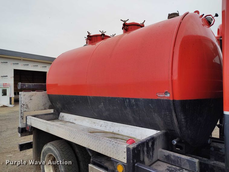 image for item DT0777 2007 International MA025 vacuum truck