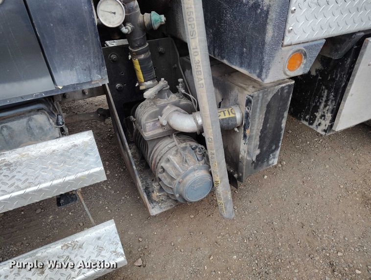 image for item DT0777 2007 International MA025 vacuum truck