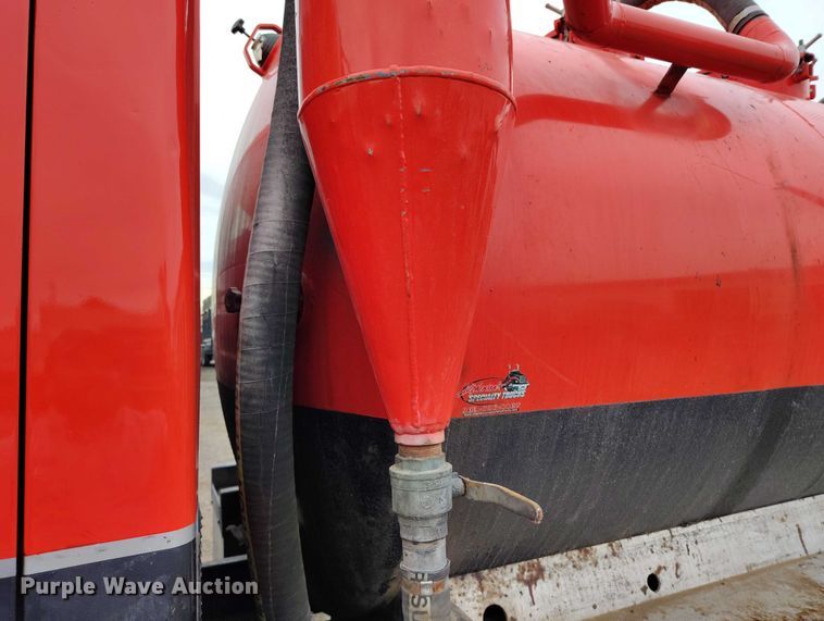 image for item DT0777 2007 International MA025 vacuum truck