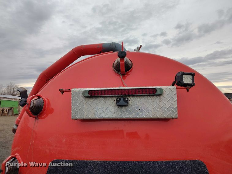 image for item DT0777 2007 International MA025 vacuum truck