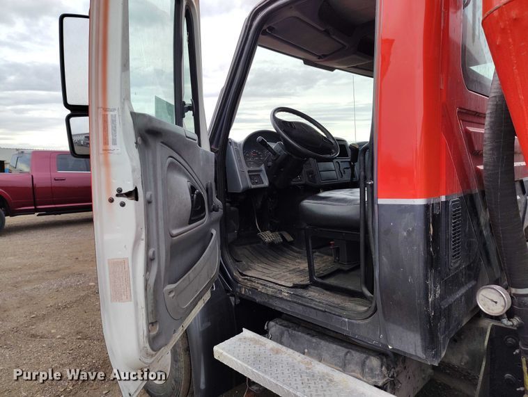 image for item DT0777 2007 International MA025 vacuum truck