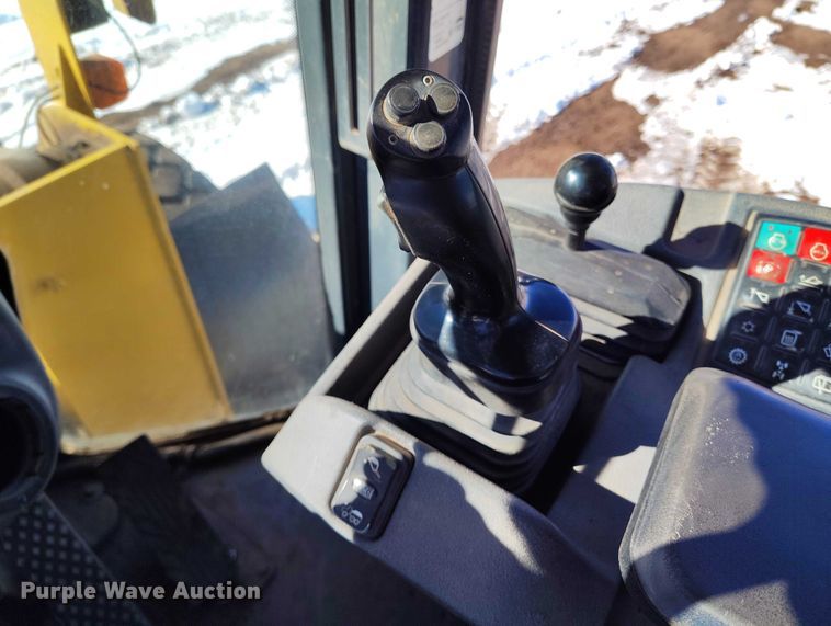 image for item DT0782 2012 John Deere 644K wheel loader