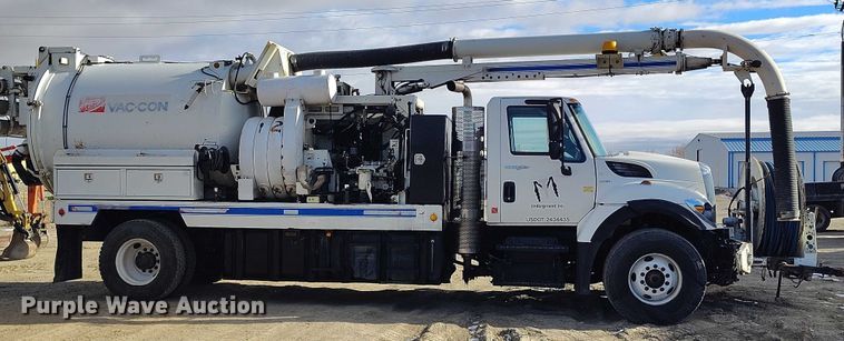 image for item DT0796 2009 International 7400 hydrovac truck